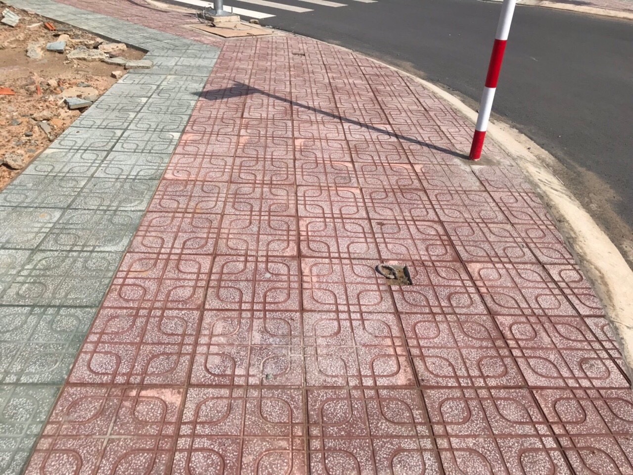 Mẫu gạch terrazzo 400x400 màu đỏ lát vỉa hè 3