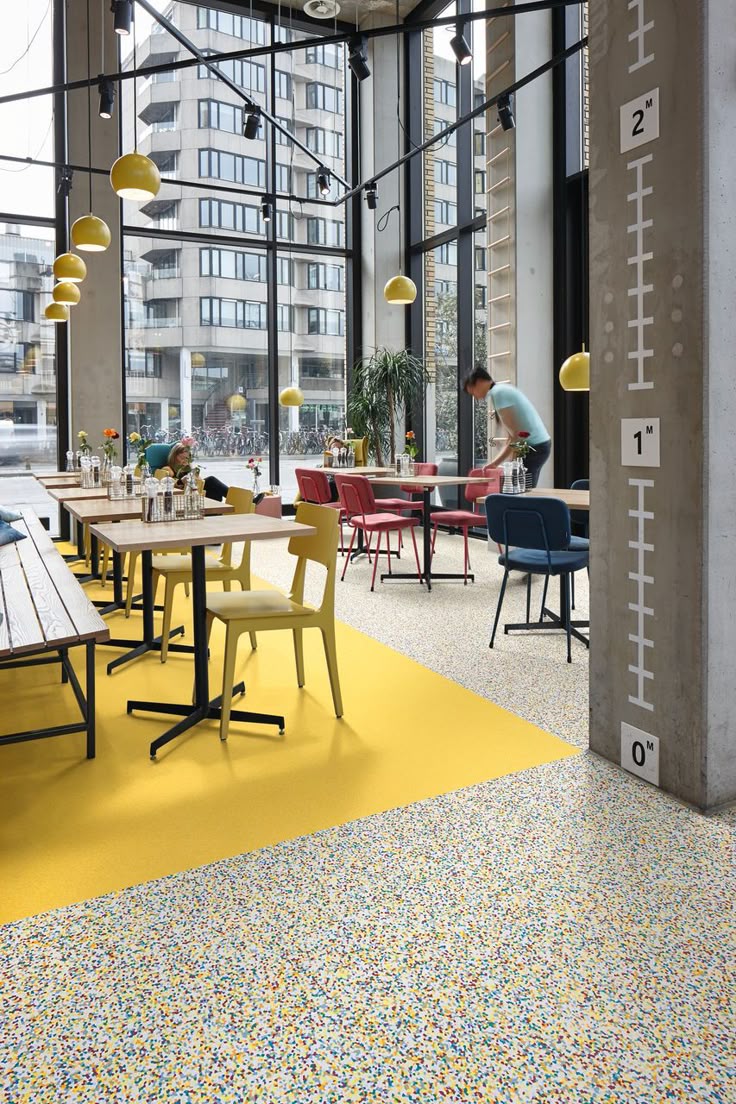 Mẫu gạch terrazzo lát cửa hàng quán nước hạt nhỏ