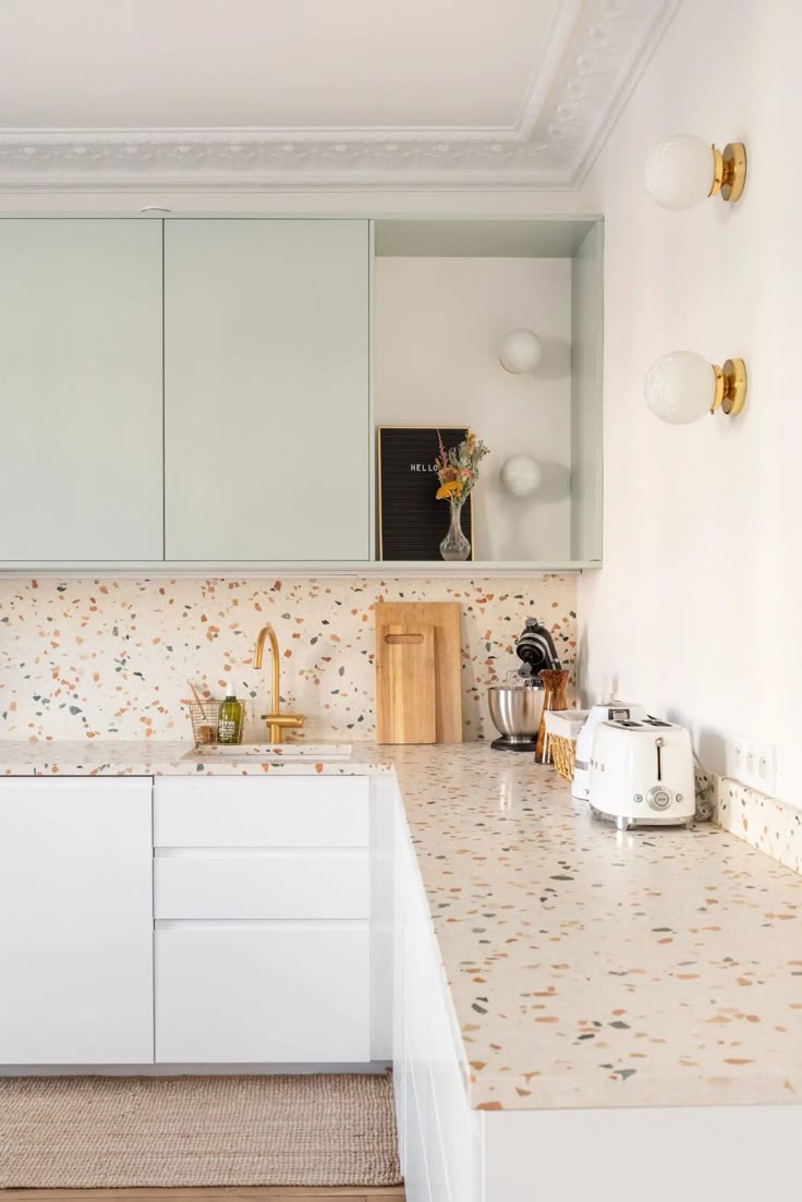 Gạch terrazzo làm mặt bàn bếp