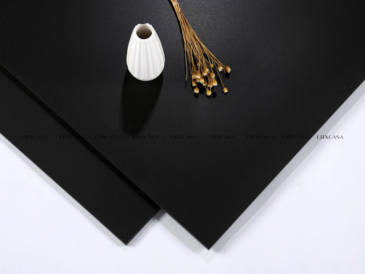 Gạch màu đen huyền bí