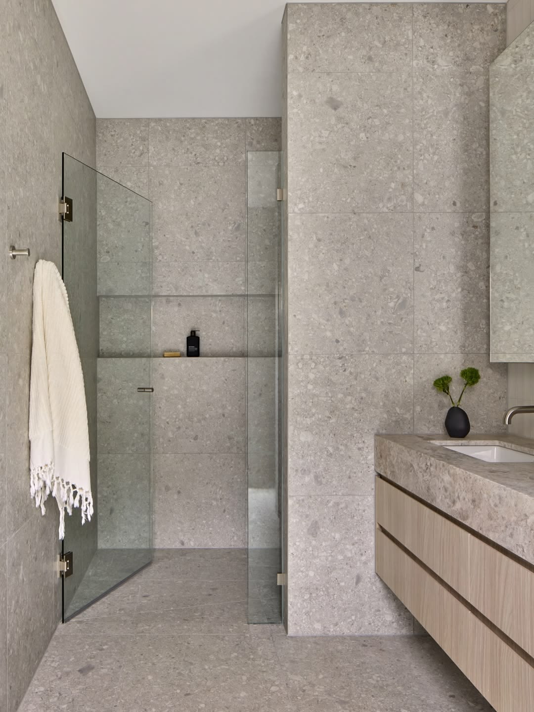 Mẫu gạch lát wc tông màu sáng