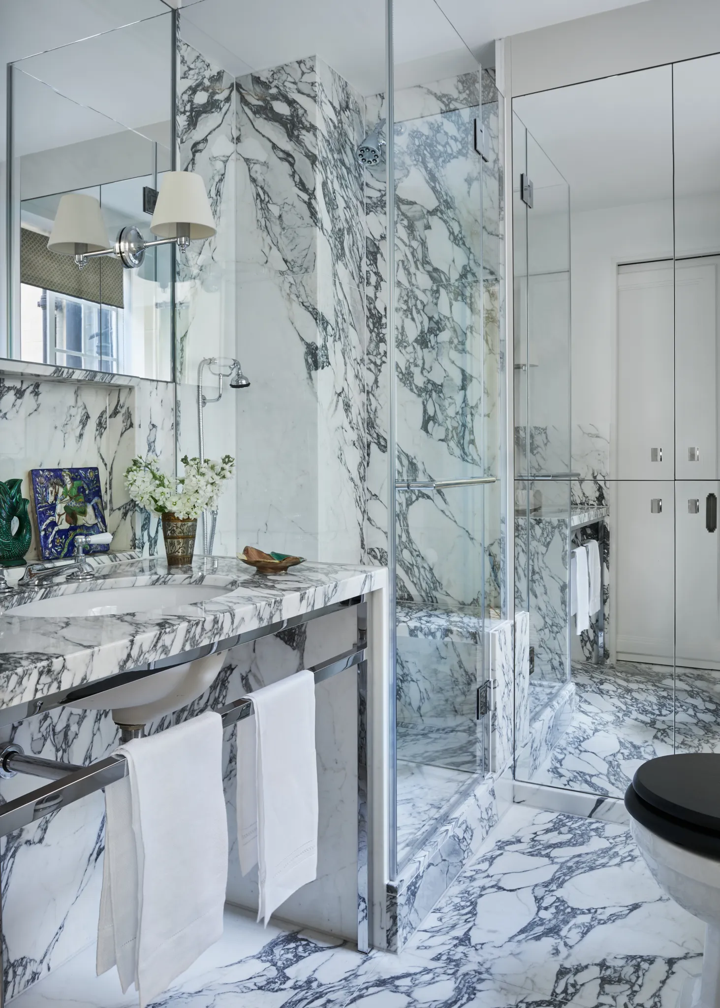Gạch marble màu trắng ốp tường nhà tắm