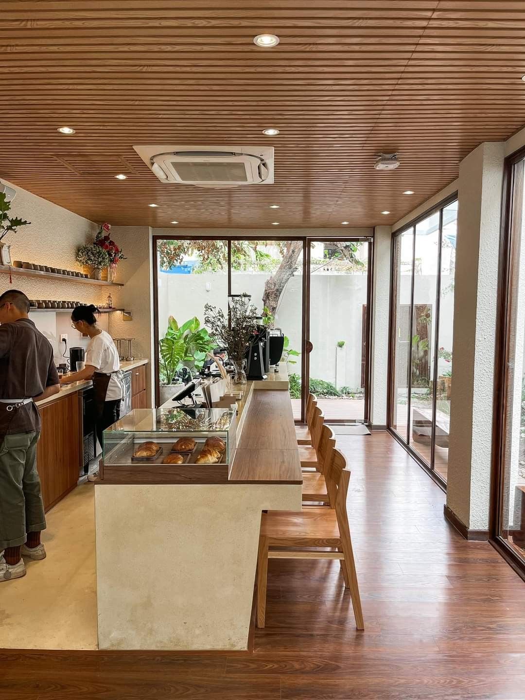 Gạch giả gỗ lát quán cafe