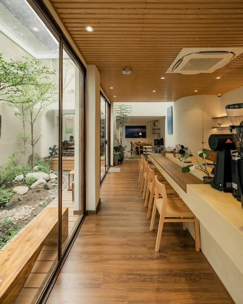 Gạch giả gỗ lát quán cafe