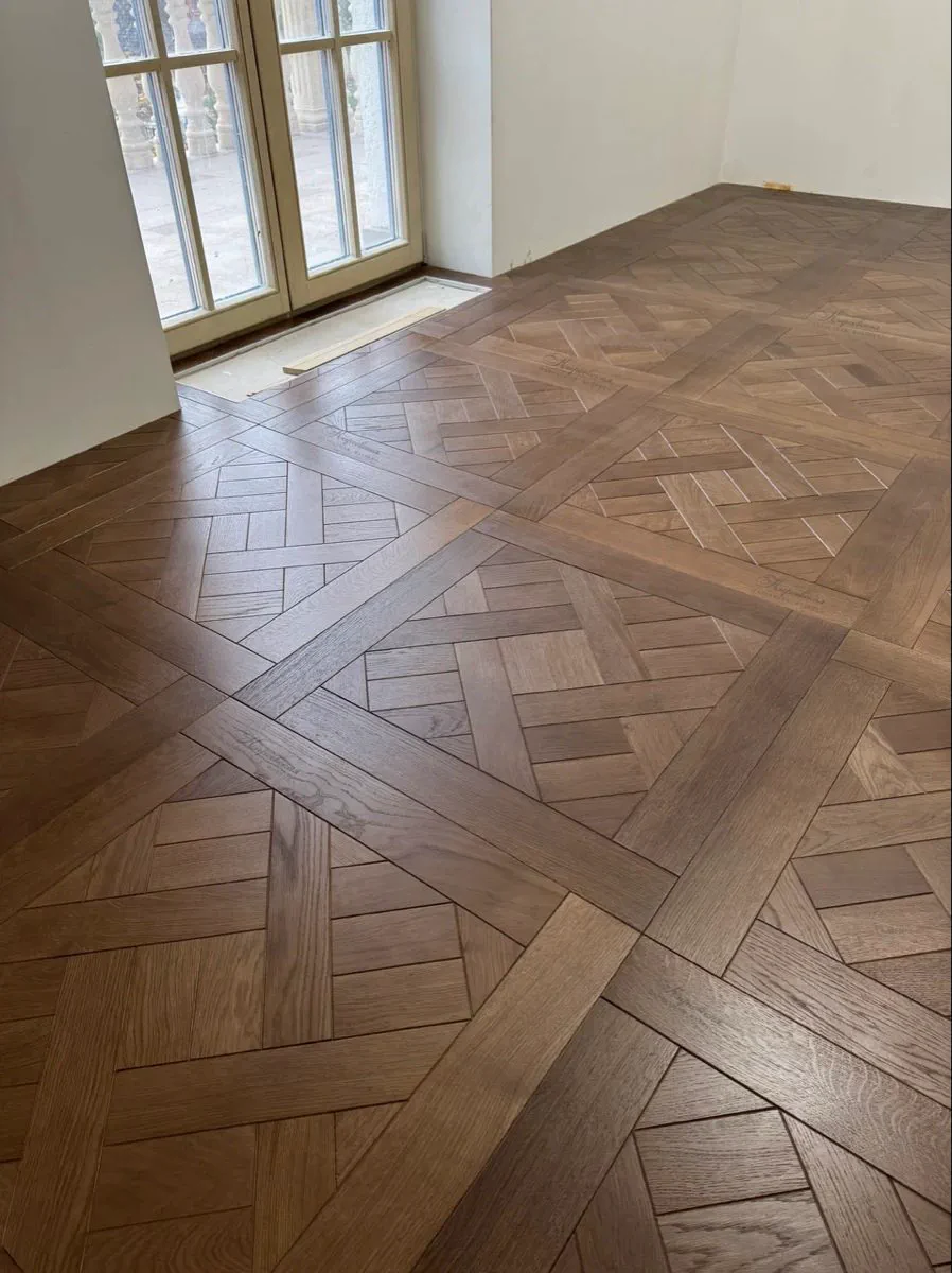 Gạch vân gỗ 80x80 nâu trầm