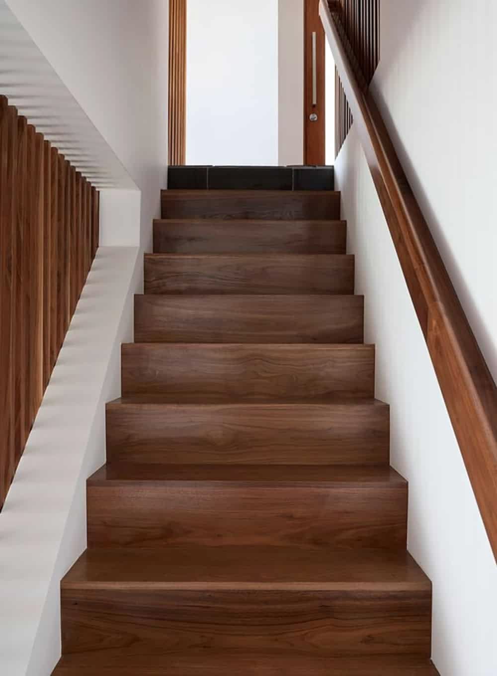 Đá nung kết ốp cầu thang vân Walnut Brown Sintered